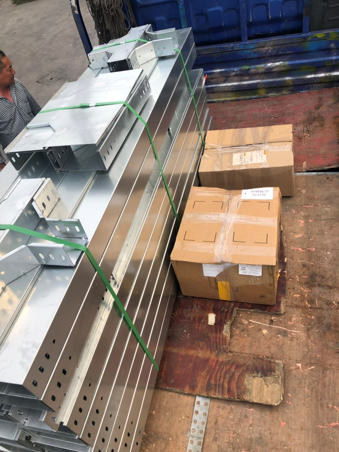 上涌电缆桥架大件货本地发货的打包方式